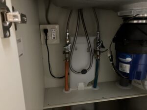 シンプル！ワンホール水栓の取替工事について　電源確認ディスポーザー